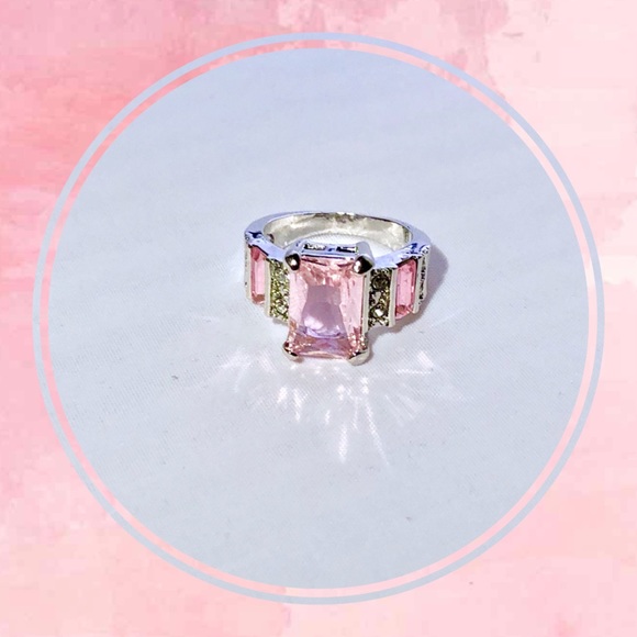 Jewelry - 18k pink topaz ring